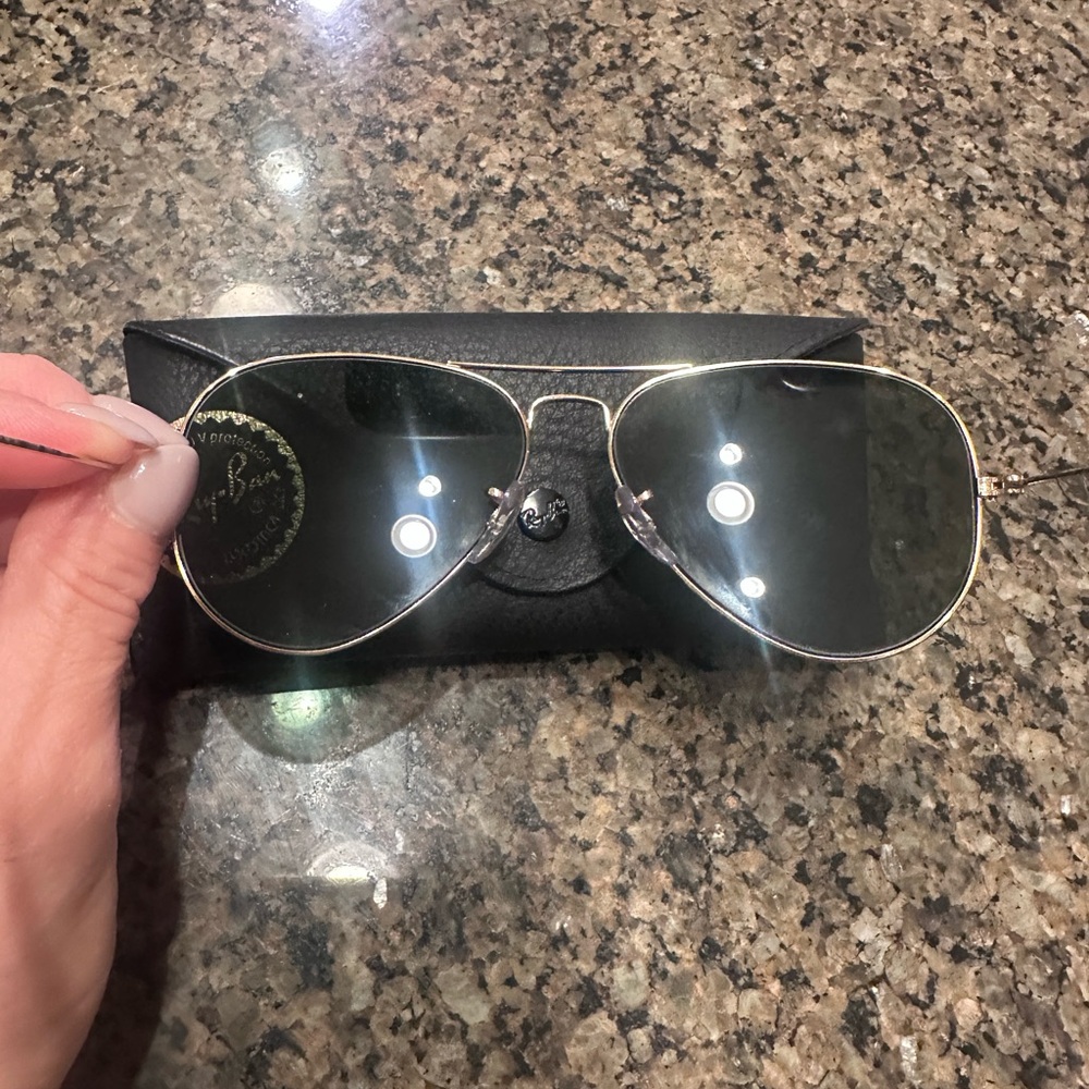 Ray-Ban Aviators - Picture 4 of 6